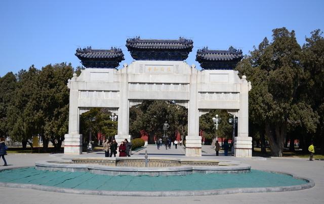 北京地铁沿线的老景点,你知道他们背后的故事